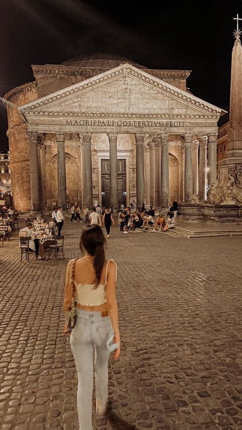 Pantheon Photo Ideas, Pantheon Rome Photo Ideas, Photos To Take In Rome, Pictures To Take In Rome, Rome Italy Aesthetic Outfits, Rome Photo Spots, Rome Italy Picture Ideas, Rome Pose Ideas, Rome Italy Photo Ideas