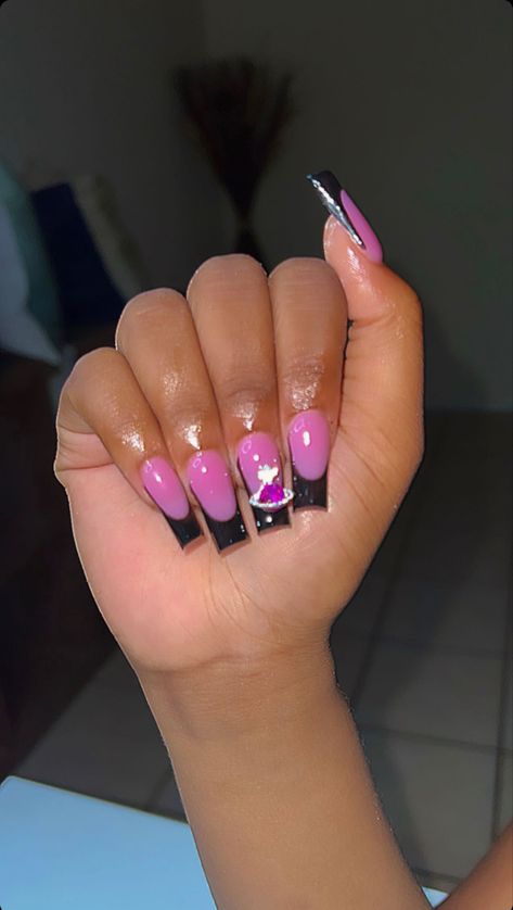 Med Length Nail Designs, Med Length Nails, Nail Ideas Y2k Short, Y2k Short Nails, Med Nails, Medium Length Acrylic Nails, Y2k Lifestyle, Length Nails, Nail Pics