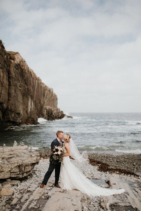 A Contemporary Coastal Wedding at The Cliff House in Cape Neddick, Maine Cape Neddick Maine, Coastal Wedding Inspiration, Cliff Wedding, Maine Wedding Venues, Maine Wedding Photography, Cliff House, Contemporary Coastal, Wedding Photography Styles, Elopement Ceremony