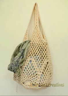 Pineapple Market Bag Free Crochet Pattern + 9 other free pineapple stitch crochet patterns Tote Crochet, Crochet Market, Crochet Shell Stitch, Crochet Bag Pattern Free, Pineapple Crochet, Bag Pattern Free, Crochet Market Bag, Crochet Free, Crochet Tote