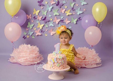 Butterfly cake smash Sticky Frosting, Butterfly Cake Smash, Purple Images, Camera Cake, Butterfly 1st Birthday, Butterfly Themed Birthday Party, Cake Smash Pictures, Baby Birthday Photoshoot, Unicorn Birthday Party Decorations