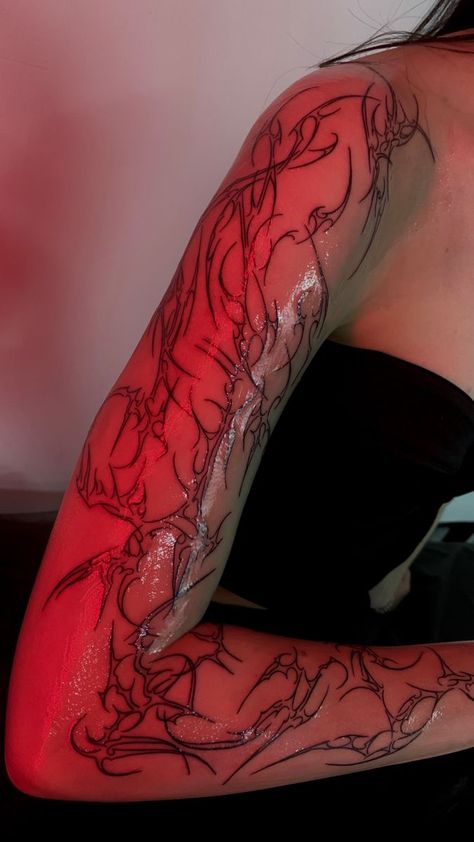 Hip Tattoo Peice, Full Body Dragon Tattoo For Women, Abstract Sleeve Tattoo Women, Cute Tattoo Sleeves For Women, Arm Pattern Tattoo, Woman’s Arm Sleeve, Dark Full Sleeve Tattoo, Cybersigilism Tattoo Sleeve, Cibercigilismo Tattoo