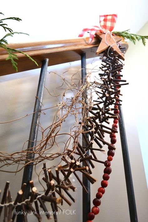 Make a twig garland... for FREE! - I adore decorating with nature, and this twig garland idea chimed in perfectly. It's easy to make, and can be left up for all… Twig Garland, Ideas Decoracion Navidad, Twig Christmas Tree, Twig Crafts, Prim Crafts, Decoration Vitrine, Diy Christmas Garland, Hunting Party, Funky Junk Interiors