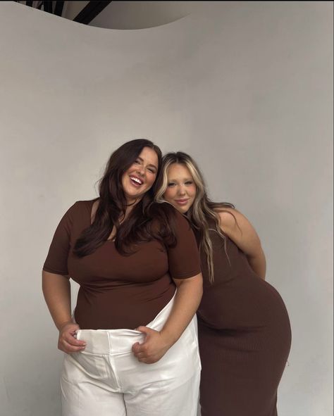 Mid Size Outfits, Plus Size Business, Best Friend Outfits, Big Girl Fashion, Body Curves, Friend Poses, Plus Size Models, Body Love, Friend Outfits