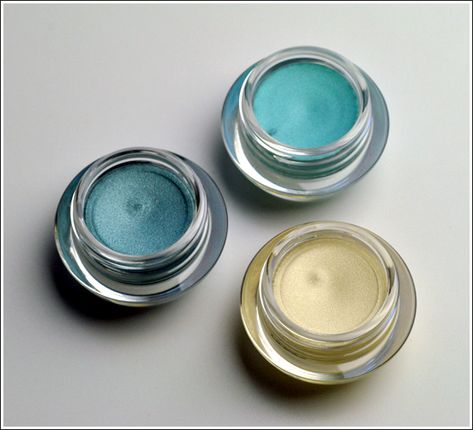 DIY Cream eyeshadow. Squeeze lotion (unscented) into container, add eyeshadow (loose) or a broken up one would work,  mix & Thats it! Your done! Ill have to try this! Diy Cream Eyeshadow, Diy Eyeshadow, Makeup Recipes, Homemade Makeup, Trendy Eyeshadow, Diy Cream, Homemade Cosmetics, Pinterest Design, Homemade Beauty