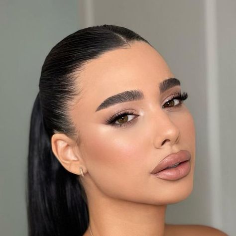 SHANI AFENJAR  Makeup | Hair on Instagram: "My Shir 🫶🏼" Minimalist Makeup, Workout Plan Gym, September 10, Glam Makeup, Makeup Hair, Makeup Trends, Minimalist Earrings, Simple Makeup, Gossip Girl