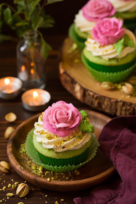 Indian Cupcakes, Spring Cupcake Ideas, Classy Desserts, Pistachio Buttercream, Pistachio Cupcakes, Pistachio Cake, Salty Cake, Pretty Dessert, Creative Desserts