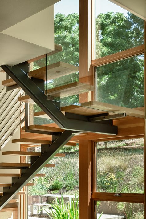 modern architecture - open riser stair detail, glass rail, single stringer Open Stairs, Escalier Design, Staircase Remodel, Steel Stairs, Floating Stairs, Stair Case, Staircase Railings, Home Stairs Design, Diy Stairs