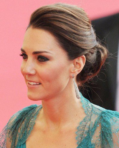 Kate Middleton Updo – Kate Middleton Best Beauty Looks | OK! Magazine Casual Curls, Kate Middleton Hair, Kate Middleton Wedding, Wedding Hair Up, Honey Blonde Highlights, Bridal Hair Updo, Bridesmaid Hairstyles, Braided Bun, Princesa Diana