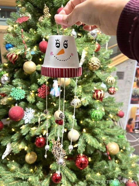 Easy snowman craft wind chime - Craftionary Christmas Windchimes Diy, Snowman Crafts Preschool, Pot Snowman, Windchimes Diy, Sock Snowman Craft, Make Wind Chimes, January Crafts, Snowman Craft, Terra Cotta Pot