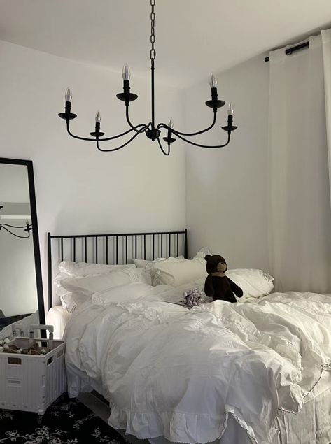 Xiaohongshu Aesthetic, White Room Decor Bedroom, Vintage Room Aesthetic, Elegant Vampire, Black White Rooms, Kitchen Quartz, Black White Bedrooms, Monochrome Bedroom, Black Bed Frame