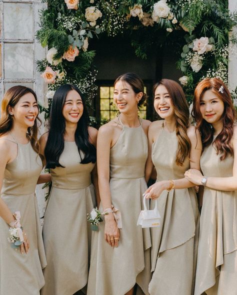 Trending Bridesmaid Dresses, Maid Of Honor And Bridesmaid, Dresses Couture Candy, Bridesmaid Dresses 2024, Entourage Gowns, Skin Tone Dress, Maid Of Honor Dresses, Bridal Hijab Styles, Bride Maids