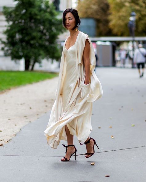 Why After-Five Is the Only Dress Code You Need to Know After 5 Attire For Women, After 5 Attire, After Five Dresses, 5 Outfits, Moda Paris, Paris Fashion Week Street Style, Fashion Campaigns, Supermodels Runway, Photography Magazine