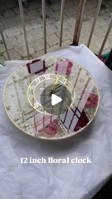 Bunch Of Roses, Resin Clock, Clock Art, Resin Artwork, How To Preserve Flowers, Tea Light Holder, Resin Art, Clock, Roses