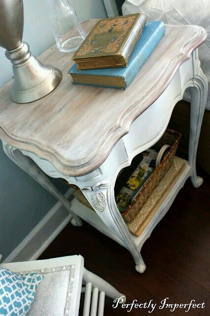 Distressed End Tables, Bedroom End Table, End Table Makeover, Bedroom End Tables, Distressed Table, Table Makeover, Distressed Furniture, Shabby Chic Homes, Furniture Restoration