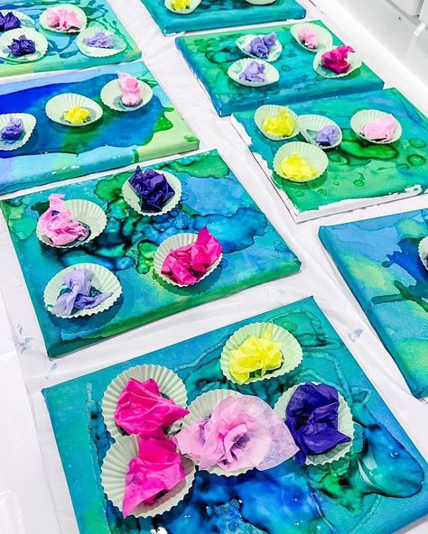 Last May, we hosted a huge art show to end the year, and the students absolutely loved it! Today, you can grab this FREE Claude Monet Art Lesson Plan to start your own art show. 🎨 This free art lesson is perfect for sparking an interest in famous artists and making art history fun and engaging for young learners. The download includes a circle time lesson about Monet, as well as easy directions so that your students can paint their own stunning water lilies. 💜💜 As a bonus, when you download t... Monet Kids Art Projects, Art Lesson Plan, Huge Art, Time Lessons, Prek Classroom, Claude Monet Art, Playbased Learning, Monet Art, Amazing Artists