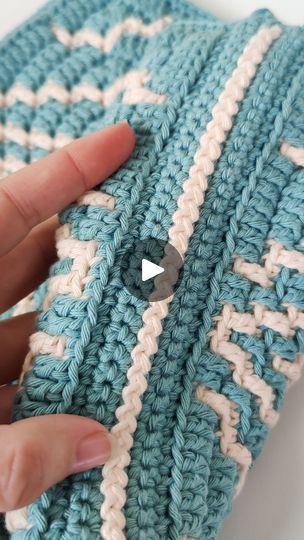 7.4K views · 722 reactions | How to crochet the Zig Zag Slip Stitch Join 🧶  I used this join to join both parts of my Blooming Bag, and I love the look of it 🥰  Just curious, do you know and have you ever used the Zig Zag Slip Stitch Join?  Pattern: Blooming Bag, available in my shops.  #zigzagslipsstitchjoin #tutorial #mozaiekhaken #mosaiccrochet #mozaiekdeken #mosaicblanket #mosaicsquare #mozaiekvierkantje #haken #crochet #häkeln #virka #hekle #hækle #mormorsrutor #virkning #instacrochet #crochê #crochetaddict #orgü #hakeniship #virkat #uncinetto #ganchillo #crochetaddict #instahaken #crocheteveryday #crochetlove #crochetinspo #relaxandcrochet #ilovecrochet | Carolien - Created by Carolien Crochet Joining, Zig Zag Crochet, Pattern Board, Cute Amigurumi, To Cute, Amigurumi Toys, Slip Stitch, How To Crochet, Helpful Tips