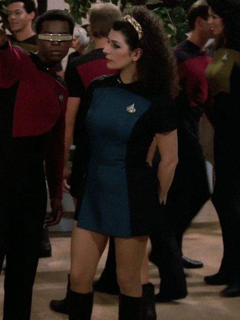 star-trek-dress-tutorial #awesomeness Star Trek Costume Women, Star Trek Costumes, Star Trek Dress, Star Trek Party, Star Trek Costume, Star Trek Crew, Deanna Troi, Star Trek Uniforms, Marina Sirtis