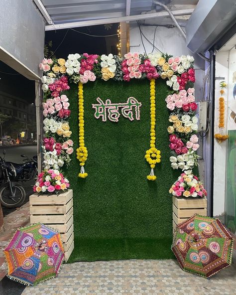 25th Anniversary Decor, Mehndi Backdrop, Mehndi Stage Decor, Wedding Varmala, Mehndi Decoration Ideas, Mehandi Decor, Marriage Hall Decoration, Mehndi Decoration, Haldi Decoration Ideas