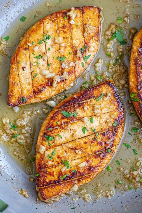 This Garlic Butter Tofu is officially my new FAVORITE tofu recipe! It's such a great meal to make for guests and it's surprisingly easy to throw together! Once you marinate it, you only need a handful of simple ingredients to finish it off! Butter Tofu, Tofu Recipes Healthy, Tofu Breakfast, Tofu Recipes Easy, Tofu Chicken, Vegan Protein Recipes, Vegan Dinner Recipes Easy, Tofu Recipe, Tasty Vegetarian Recipes