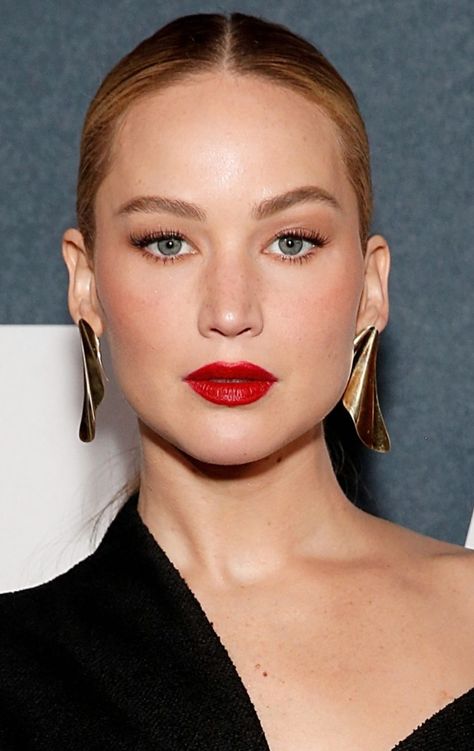 Kim Kardashian Red Lips, Jennifer Lawrence Make Up, Jennifer Lawrence Makeup Looks, Jennifer Lawrence Makeup, Celebrities Makeup, Jennifer Laurence, Blonde Celebrities, Bridal Makeup Natural, Beauty Magic