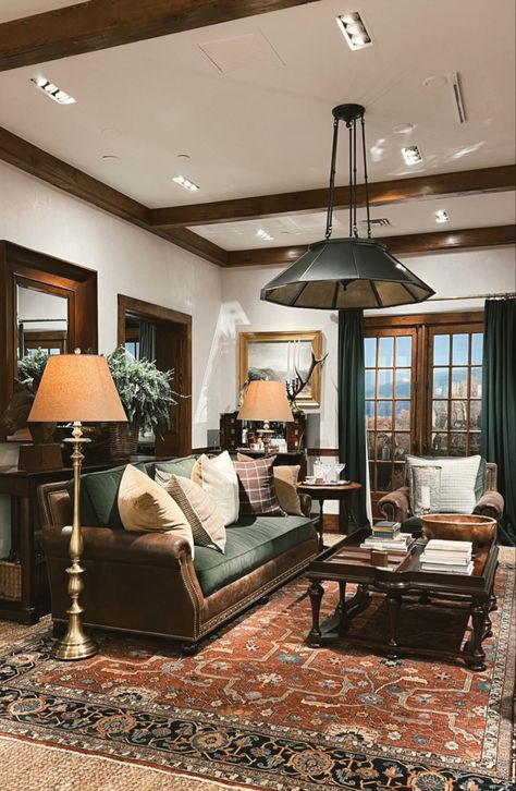 Ralph Lauren Apartment, Ralph Lauren Home Living Room English, British Style Interior, Ralph Lauren Living Room, Ralph Lauren Home Living Room, Mountain Interior Design, English Country Interiors, Lauren Aesthetic, Moody Home Decor