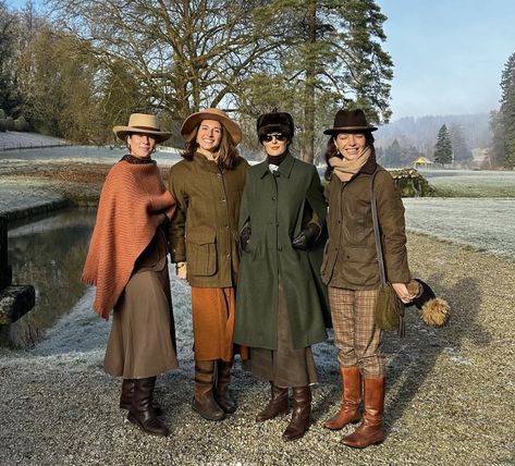 Irish Outfits Women, Countryside Aesthetic Outfit, British Heritage Fashion, Countryside Outfit, Sloane Ranger, Countryside Fashion, Dresses Everyday, British Country Style, Countryside Aesthetic