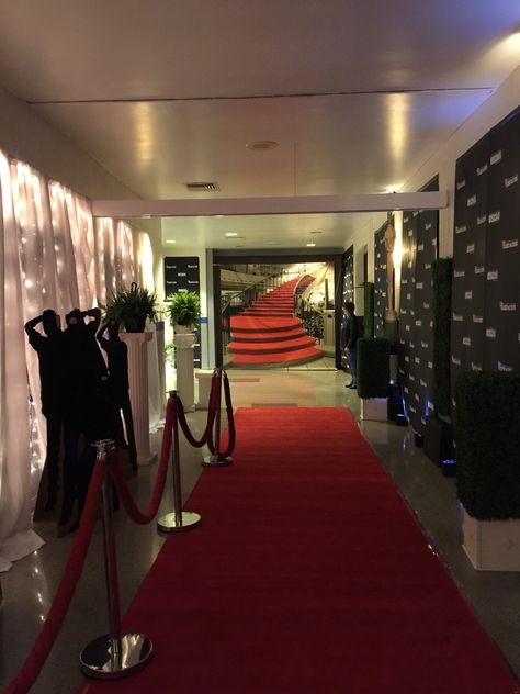 Met Gala Themed Sweet 16, Metgala Theme Prom, Paparazzi Theme Party Ideas, Prom Arrival Transport Ideas, Prom Location Ideas, Prom School Decoration, Prom Met Gala Theme, Red Carpet Banquet, Red Carpet School Theme