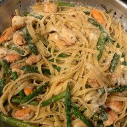 Shrimp Asparagus Linguine Recipe, Shrimp And Asparagus Pasta, Asparagus Shrimp, Shrimp Ideas, Shrimp Linguine Recipe, Shrimp Linguini, Shrimp Dinners, Cheesy Shrimp, Fettuccine Recipes