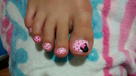 Minnie Mouse Pedicure, Wdw Nails, Disney Nails 2022, Disney Pedicure Ideas, Disney Pedicure, Pedicure And Manicure Ideas, Disney Gel Nails, Nail Tips And Tricks, Peach Nail Art