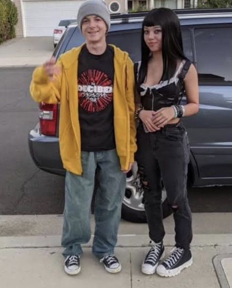 Halloween Costumes Jesse And Jane, Jessie And Jane Costume, Jessie And Jane Halloween Costume, Jesse And Jane Breaking Bad Costume, Jessie Breaking Bad Costume, Jesse Pinkman And Jane Costume, Jesse Pinkman Outfit Inspired, Jesse Breaking Bad Costume, Alt Costume Ideas