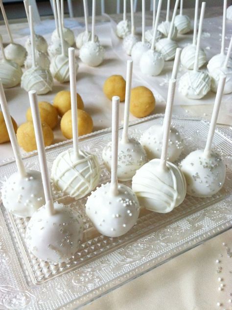 Cake Balls Wedding, White Cake Pops Wedding, Engagement Party Cake Pops, Engagement Cake Pops, Wedding Cakepops Ideas, Bridal Cake Pops, Wedding Cake Balls, Bridal Shower Cake Pops, Wedding Cake Pops Favors