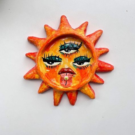 Sun Ashtray Clay, Clay Face Ashtray, Clay Ashtray Ideas Trippy, Cool Ashtrays Clay, Air Dry Clay Ashtray Ideas, Air Dry Clay Ash Tray, Clay Art Projects Sculpture, Diy Clay Ashtray, Air Dry Clay Ashtray