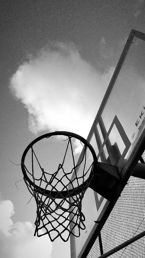 Basketball Hoop Drawing, Basketball Court Pictures, Jordan Wallpapers, Nyc Basketball, Bangalore City, White Basketball, Night Background, Anime Book, Black And White Aesthetic