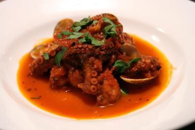 Italian Stewed Octopus (Polpi in Umido) Recipe Italian Octopus, Octopus Soup, Braised Rabbit Recipe, How To Cook Octopus, Octopus Recipes, Italian Dinner Recipes, Gluten Free Chili, Shellfish Recipes, Italian Dinner