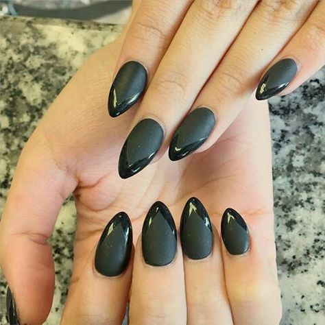 Simple Easy Nail Art, Art On Nails, Matte Almond Nails, Black Almond Nails, Easy Nail Art Designs, Silver Nail Art, Black Lover, Latest Nail Designs, Matte Black Nails