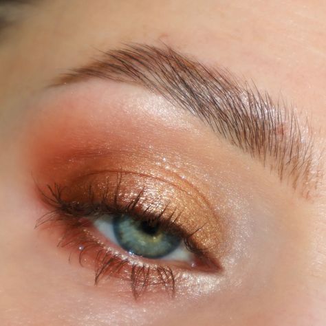 i have declared it Autumn 👩‍⚖️ you may now proceed w your fall-inspired looks @lawless dreamy dozen volume 2 PR @flowerknows_global brown mascara PR (discount code EMMA) @judydoll_official brow pen @benefitcosmetics gimme brow PR #autumnmakeup #eyeshadow #softeyemakeup #makeupinspo #warmnudes #eyeshadowlook #selftaughtmua #discoverunder50k Soft Glam Orange Eyeshadow, Makeup Looks Orange Brown, Orange Brown Eyeshadow Looks, Terracota Makeup Looks, Eyeshadow Trends 2024, Orange And Brown Eyeshadow Looks, Brown And Orange Makeup Looks, Simple Orange Makeup Looks, Gold Inspired Makeup