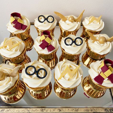 Harry Potter Birthday Cupcake Ideas, Harry Potter Birthday Ideas Decoration, Harry Potter Theme Cupcakes, Harry Potter Cupcakes Ideas Birthday, Harry Potter Themed Birthday Cake, Harry Potter Theme Desserts, Harry Potter Mini Cake, Harry Potter Cupcake Ideas, Harry Potter Cupcake Cake