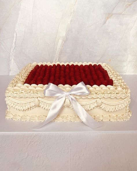 CUSTOM VINTAGE CAKES BY ANNA | 150 raspberries later, it SLABS! 😆 Not completely my design. If anyone knows who the original is, hmu. **EDIT** Cake inspo… | Instagram Square Layer Cake, Diy Fake Wedding Cake, Old Fashioned Cake Decorating, Vintage Heart Shaped Cake, Make Your Own Wedding Cake, Wedding Cakes Aesthetic, Bridal Cakes Ideas, Wedding Aesthetic Cake, Rectangle Wedding Cake