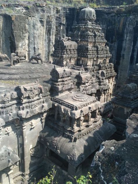 Estimated to be ~10,000 yrs old. Kailash Temple, Ellora Caves, India has been carved out of single rock, top-down (Yes, top-down!) India Temple Architecture, Kailash Temple Ellora, Kailash Temple, Kailasa Temple, Ellora Caves, Indian Temple Architecture, Ancient Indian Architecture, Hindu Temples, Ancient Temple