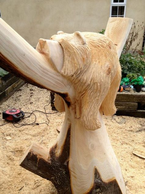 Wood Carving Ideas For Beginners, Wood Carving Ideas, Chainsaw Carving Patterns, Chain Saw Art, Chainsaw Sculpture, Chainsaw Wood Carving, Regnul Animal, Dremel Projects, Wooden Carving