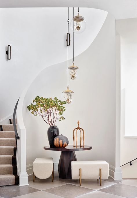 Gray Stucco Exterior, Estilo Charleston, Floating Staircase, Wooden Wall Panels, Stair Case, Staircase Chandelier, Atlanta Homes, Modern Staircase, Luxe Interiors