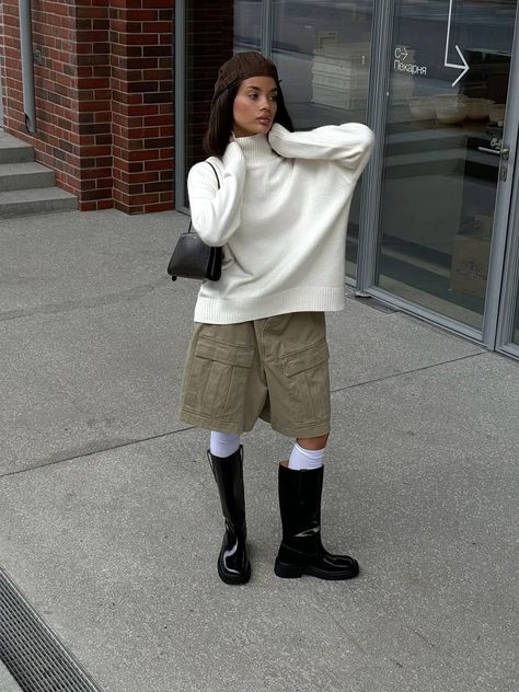 Painter Pants Outfit, Preppy Street Style, Uni Vibes, Painter Pants, Painters Pants, Vivid Dreams, Winter Fits, Historical Dresses, Outfit Idea