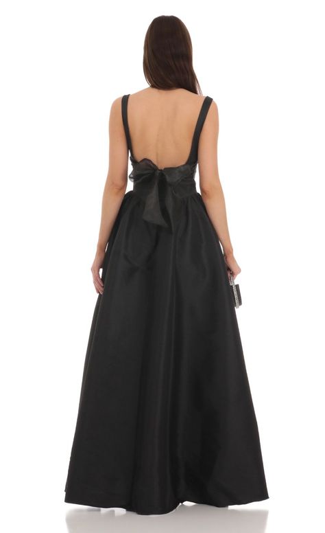 Long Winter Dresses, Bow Gown, Formal Ideas, Winter Formal Dresses, Lucy In The Sky, Black Dress Formal, Black Tie Dress, Prom Dress Inspiration, Black Bridesmaid Dresses