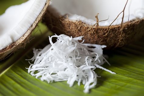 Coconut Brittle, Coconut Fragrance, Brittle Recipes, Coconut Oil Hair, Unsweetened Coconut, Shredded Coconut, Coconut Flakes, Natural Health, Fragrance Oil