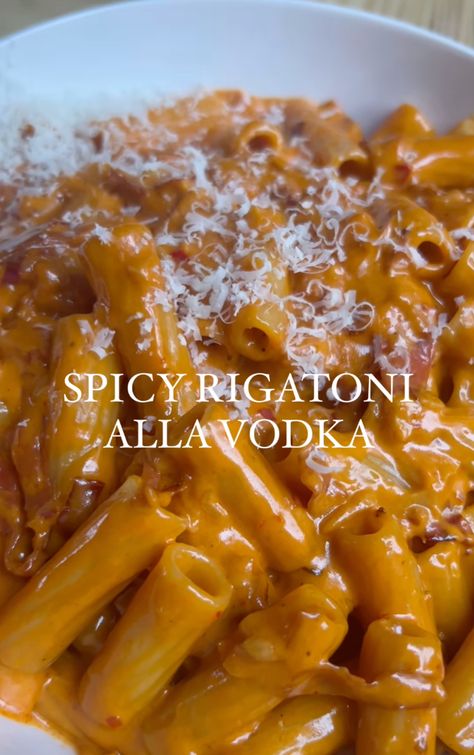 Rigatoni A La Vodka, Rigatoni Vodka Pasta, Spicy Sausage Rigatoni, Spicy Vodka Rigatoni Recipe, Vodka Rigatoni Recipe, Spicy Rigatoni Alla Vodka, Spicy Rigatoni Pasta, Spicy Vodka Pasta, Spicy Rigatoni