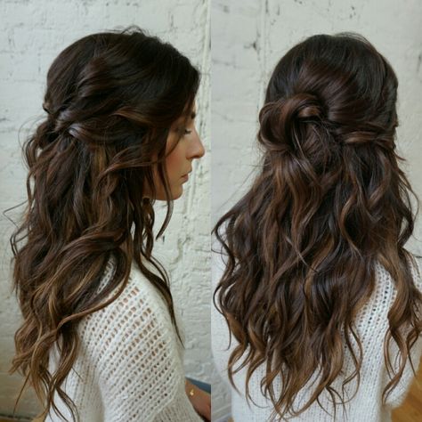 Halfup w/ waves by @sarahwhair Hairstyle Bridesmaid, Glamorous Wedding Hair, Wedding Hair Brunette, Rambut Brunette, Half Up Wedding Hair, Wedding Hair Half, Boho Hairstyle, Curly Wedding Hair, Hair Brunette