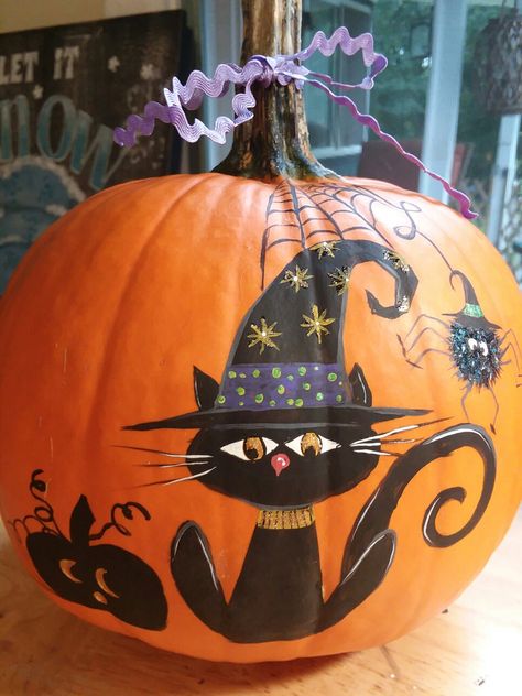 Painting Ideas Pumpkin, Creative Pumpkin Painting Ideas, Halloween Pumpkin Painting Ideas, Halloween Pumpkin Painting, Jack Skellington Pumpkin, Creative Pumpkin Painting, Creative Pumpkin Decorating, Minimalist Halloween, Pumpkin Painting Ideas