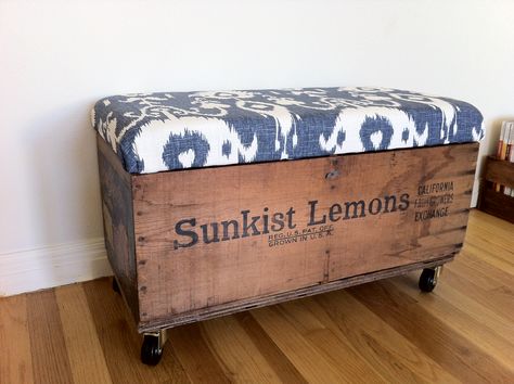 Sunkist wooden crate. My favorite new bench! Wooden Crate Ideas, Crate Shelves Diy, Old Wooden Crates, Diy Wooden Crate, Vintage Crates, Crate Bookshelf, Old Wooden Boxes, Old Crates, Crate Ideas