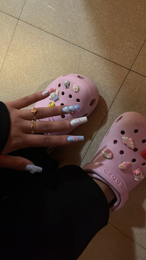 Pastel Pink Crocs, Cinnamon Roll Acrylic Nails Sanrio, Cinnamon Roll Nails Sanrio, Pink Pastel Nails, Sanrio Crocs, Jasmine Clothes, Sweetheart Nails, Cinnamoroll Nails, Nails Sanrio